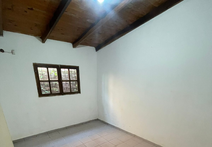 CASA DE 3 HABITACIONES ZONA AV. LOPEZ TORRES Y AV. TIERRA DEL FUEGO