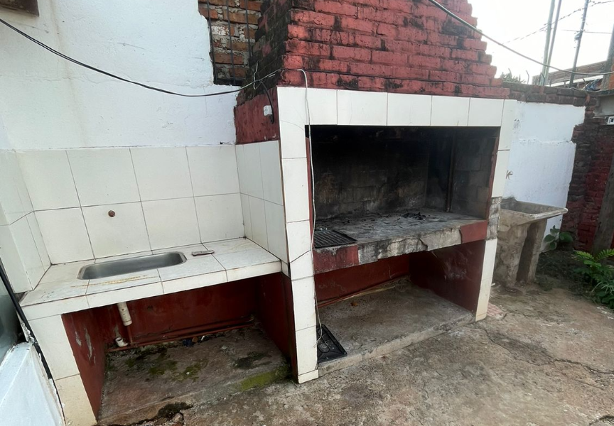 CASA DE 3 HABITACIONES ZONA AV. LOPEZ TORRES Y AV. TIERRA DEL FUEGO