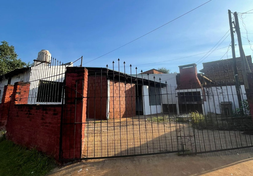 CASA DE 3 HABITACIONES ZONA AV. LOPEZ TORRES Y AV. TIERRA DEL FUEGO